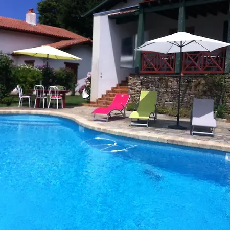 Bed & Breakfast Maison Iratzean 3*