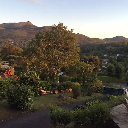 Bed & Breakfast Maison Iratzean