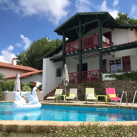 Maison Iratzean Couette-café 3*