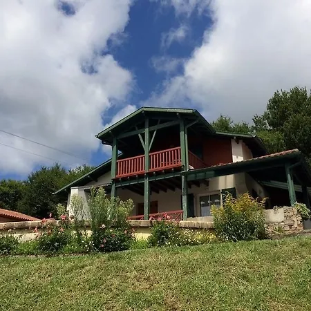 Maison Iratzean Couette-café