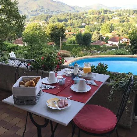 Bed & Breakfast Maison Iratzean 3*
